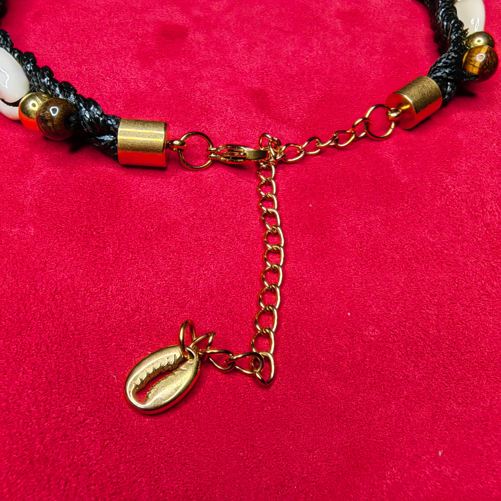 Collier Tressé — Œil de Tigre & Cauris Naturels