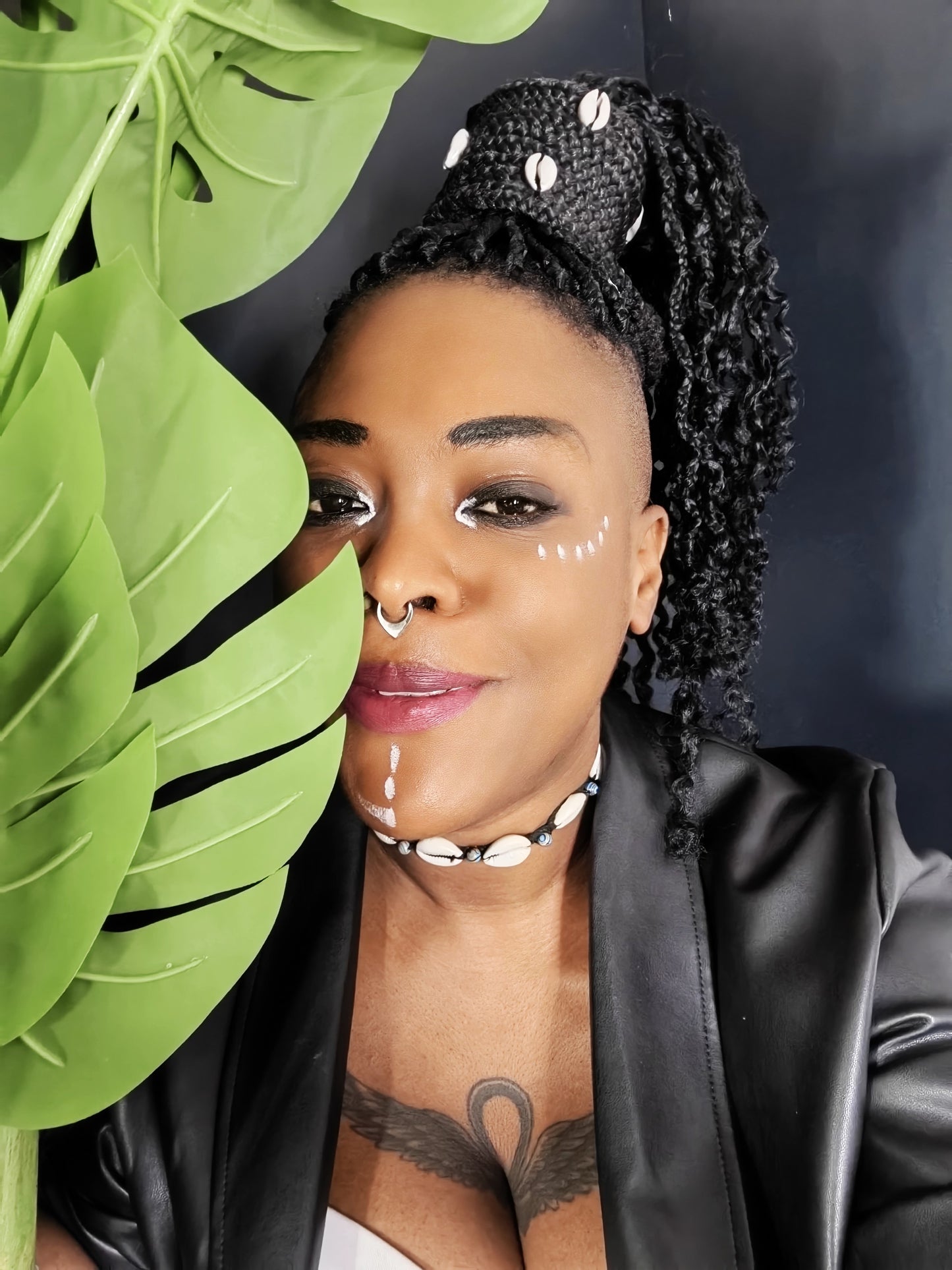 Collier en véritable cauris d'Afrique avec perles Malachite bleue