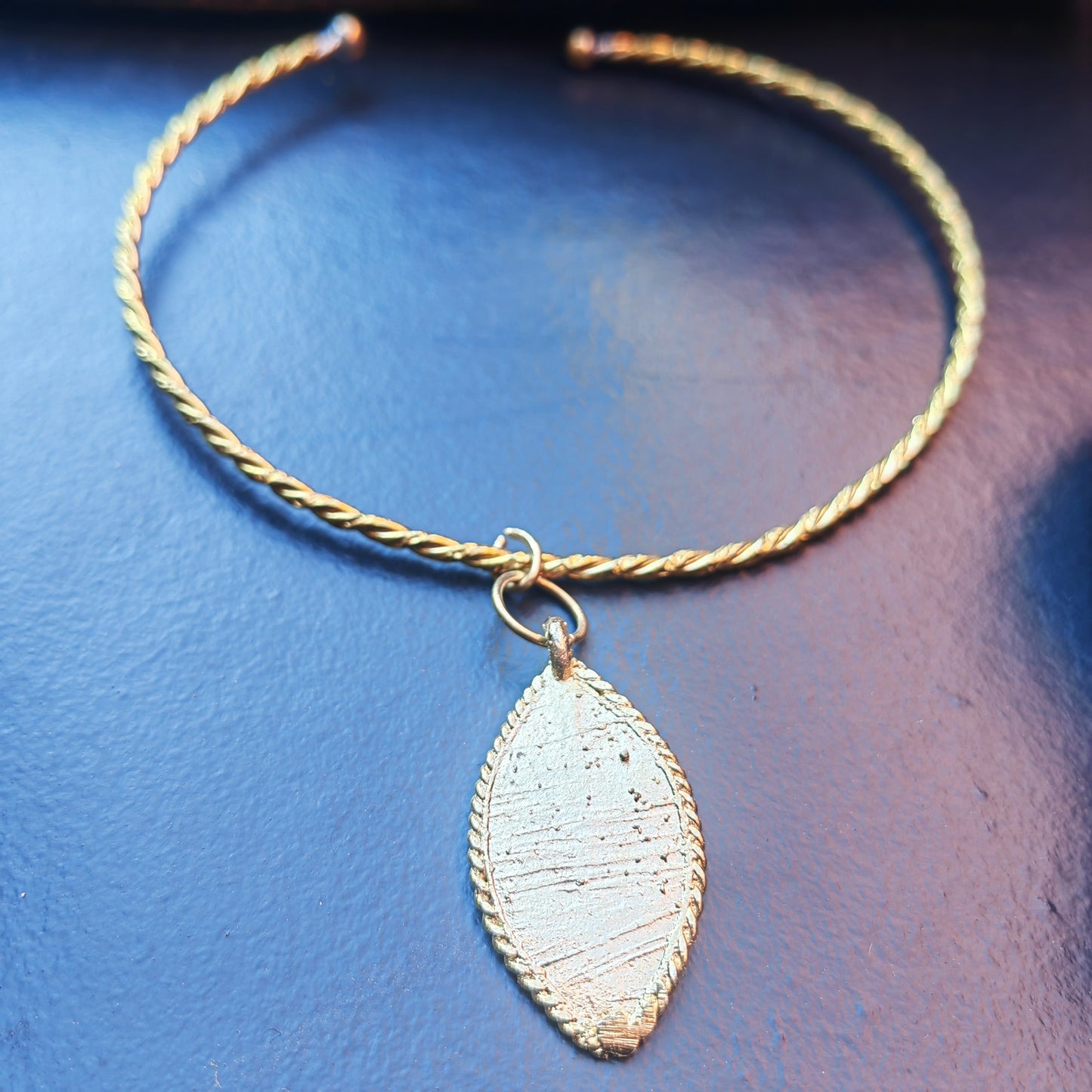 Collier ras de cou - feuille