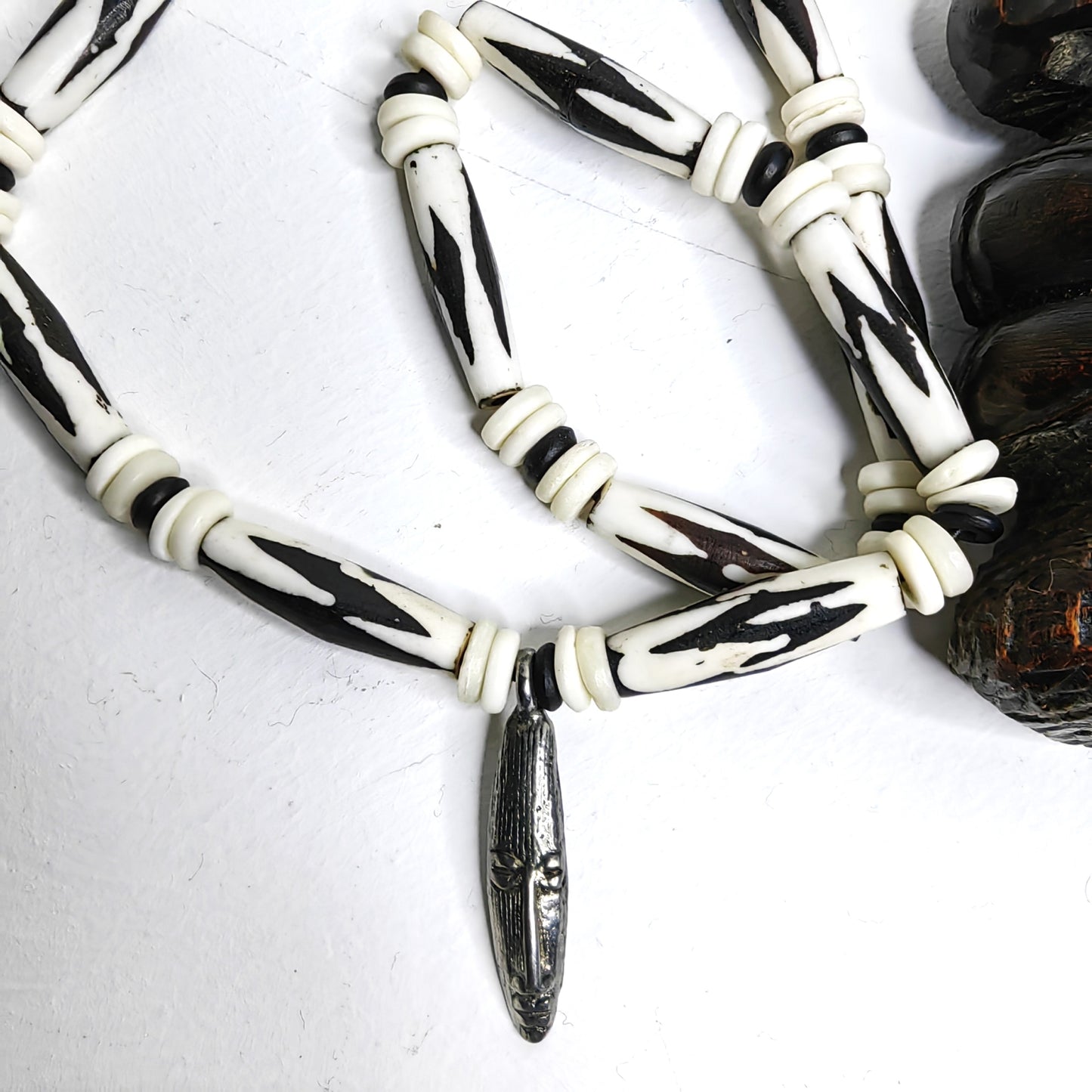 Collier en os de batik 'miskito'