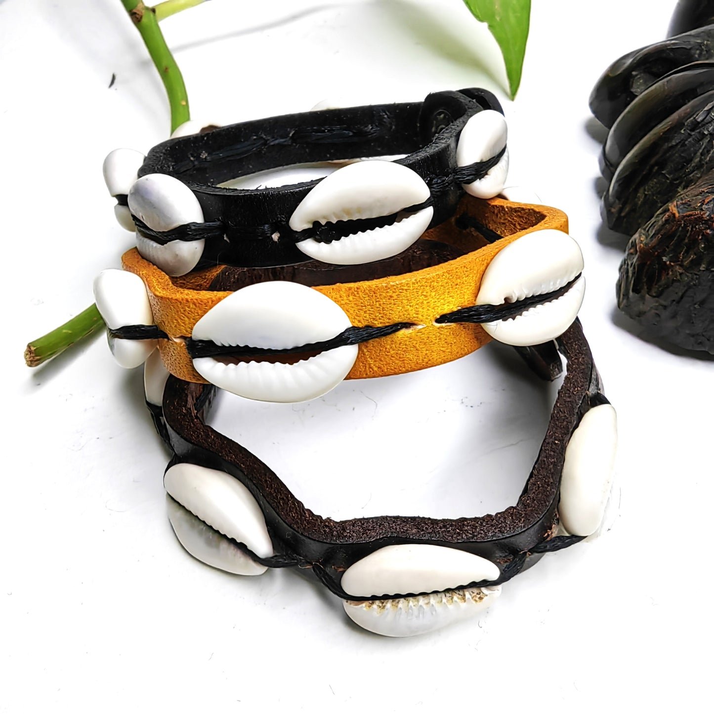 Lot de 3 bracelets en cuir et cauris (3 en 1)