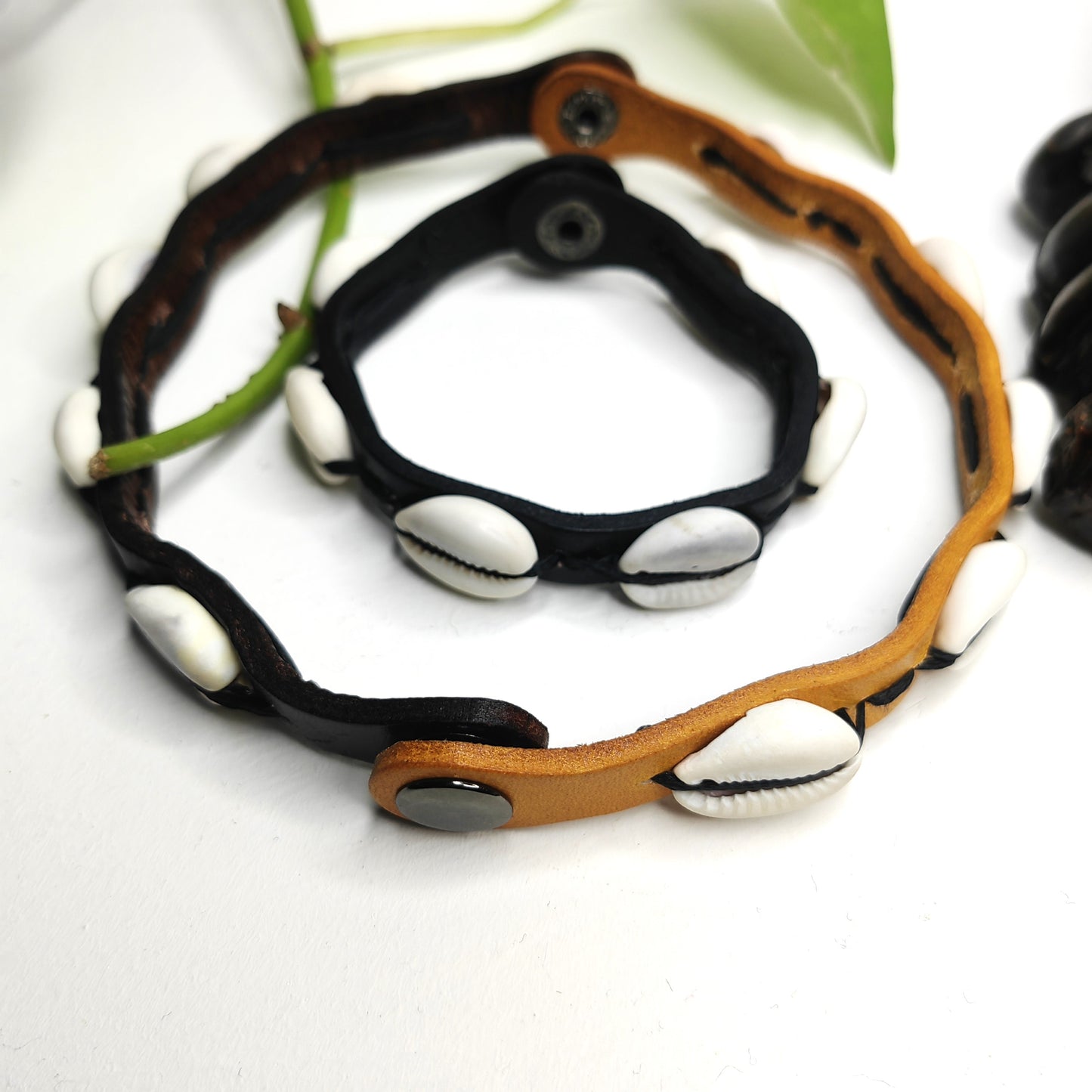 Lot de 3 bracelets en cuir et cauris (3 en 1)