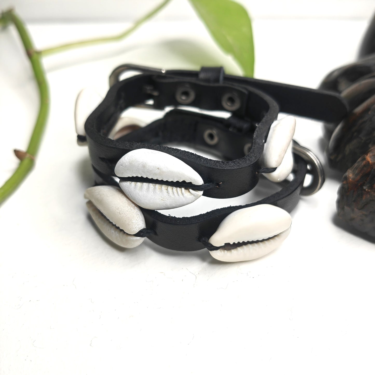 Lot de 2 bracelets en cuir et cauris (2 en 1)