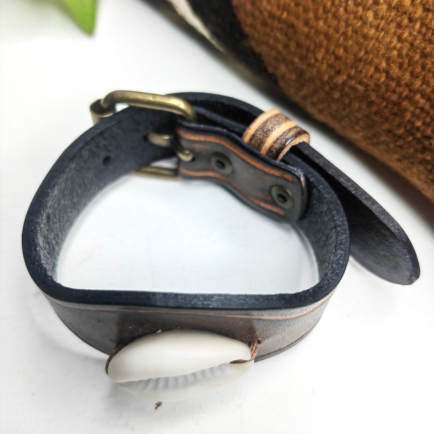 Bracelet cauris en cuir (marron beige)