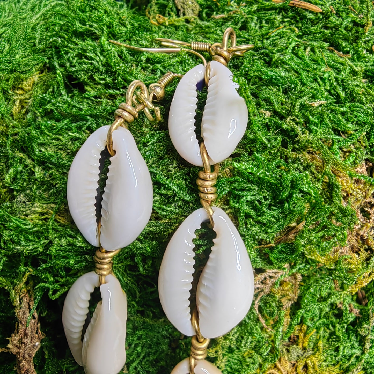 Boucle d'oreille "pendant cauri"