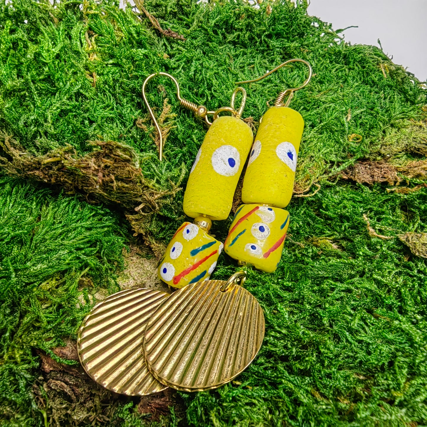 Boucle d'oreille "œil-jaune"