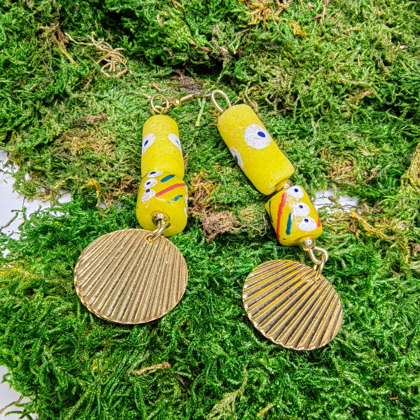 Boucle d'oreille "œil-jaune"