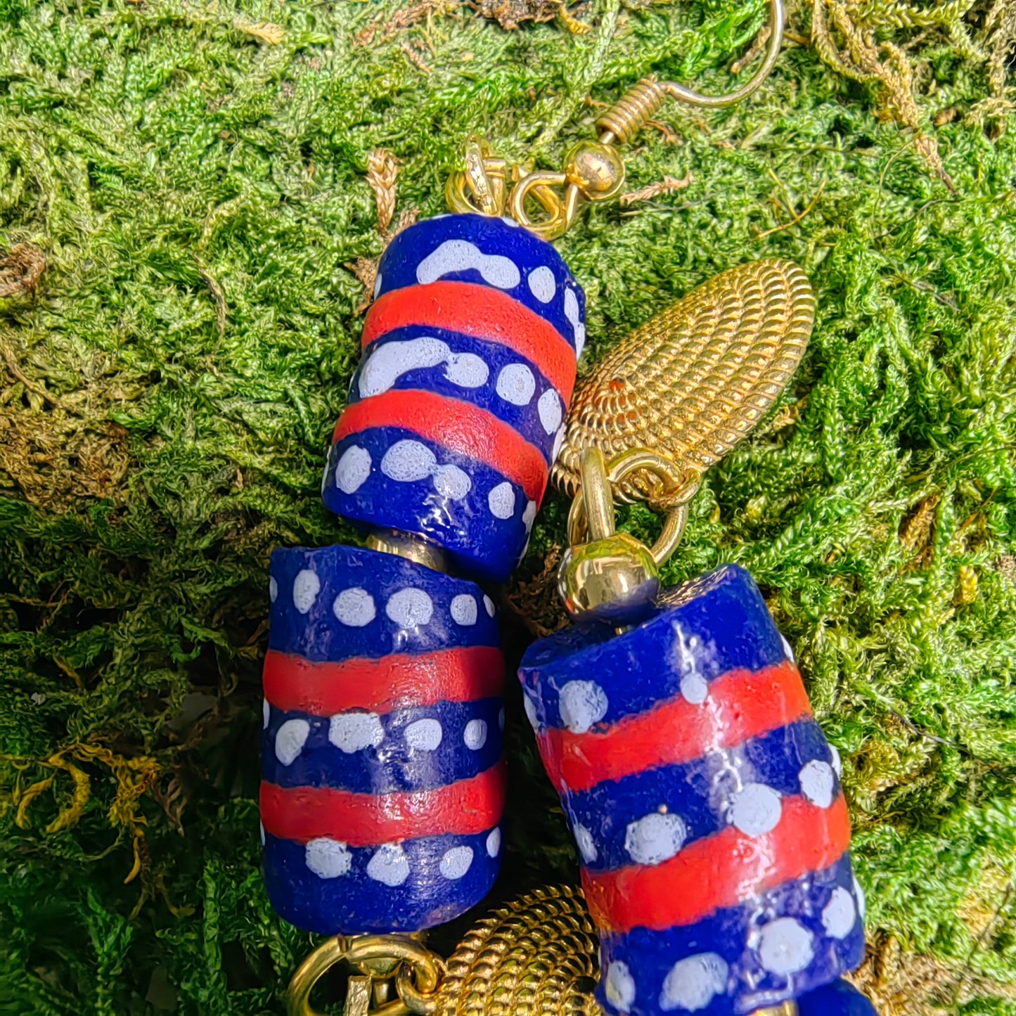 Boucle d'oreille "tube porka bleu"