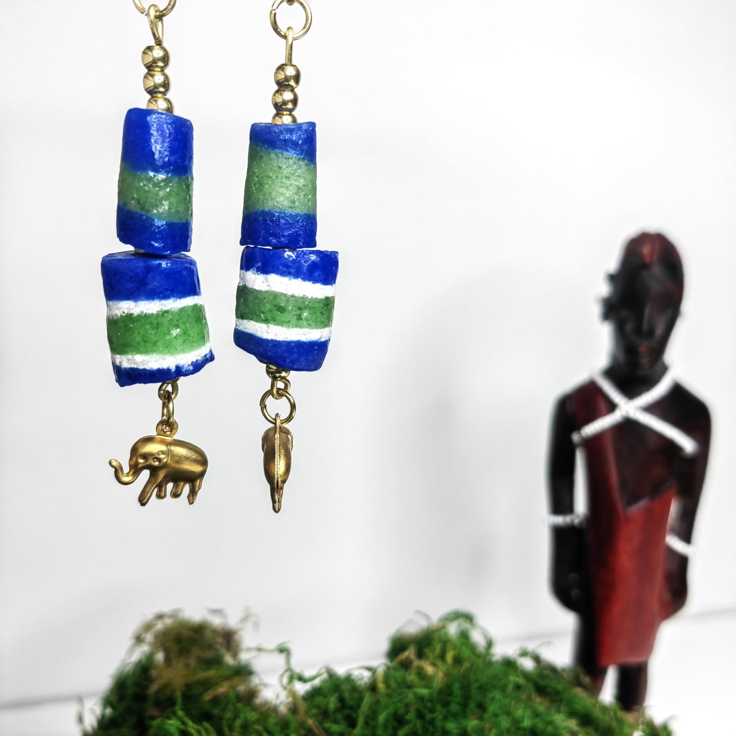 Boucle d'oreille "éléphant-bleu"