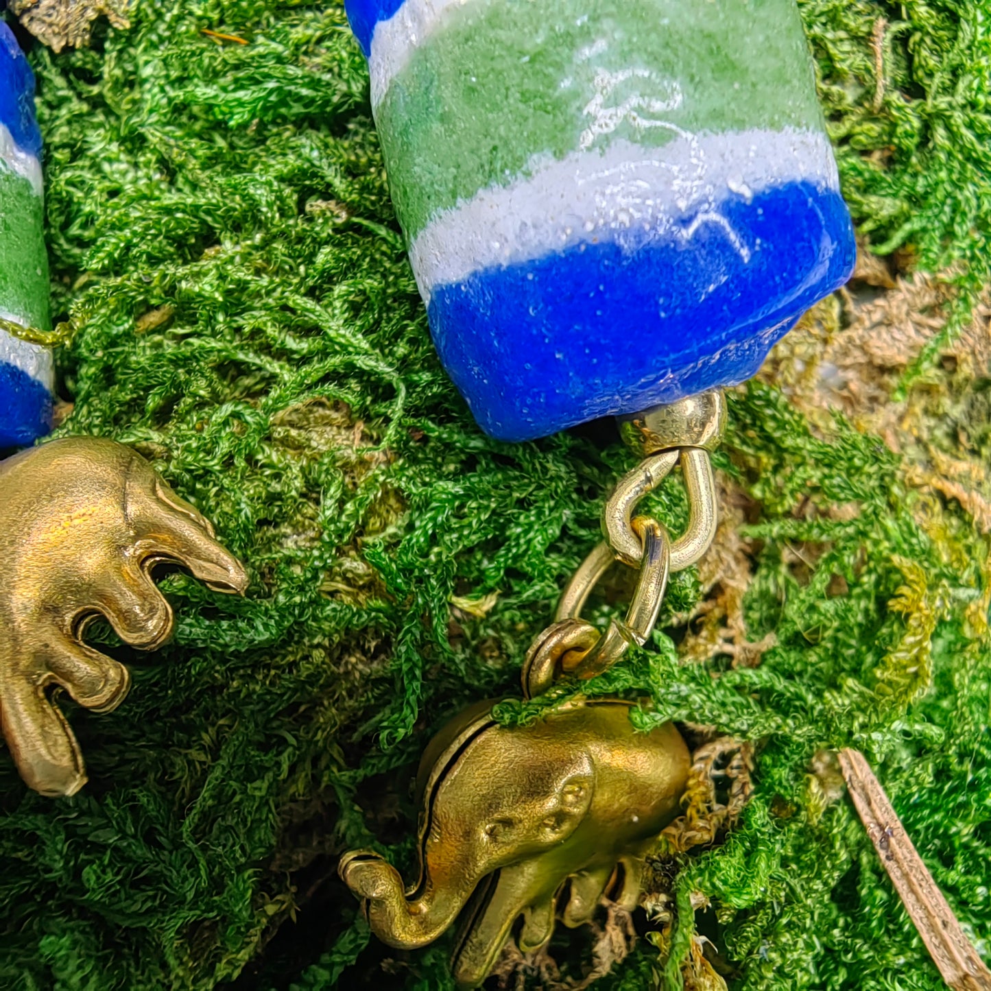 Boucle d'oreille "éléphant-bleu"