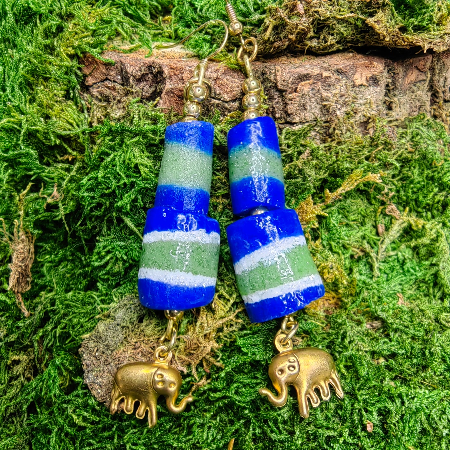 Boucle d'oreille "éléphant-bleu"