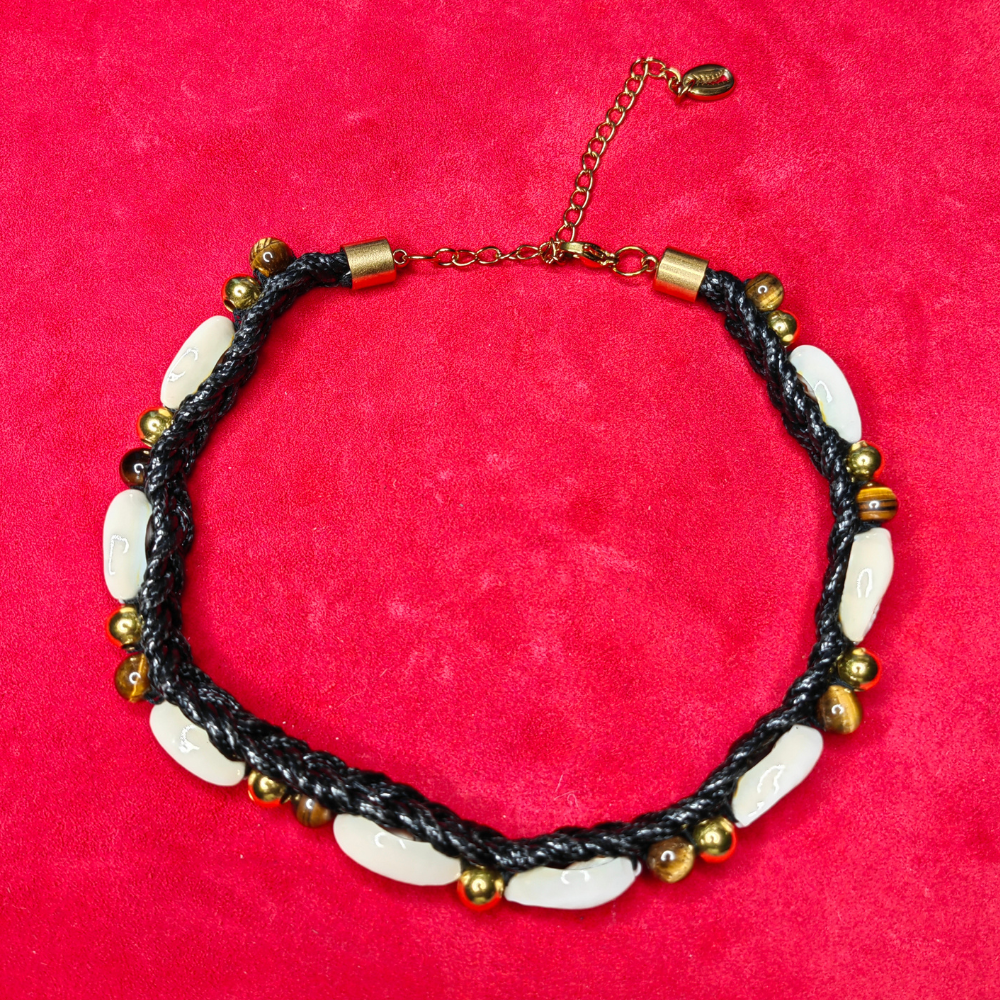 Collier Tressé — Œil de Tigre & Cauris Naturels