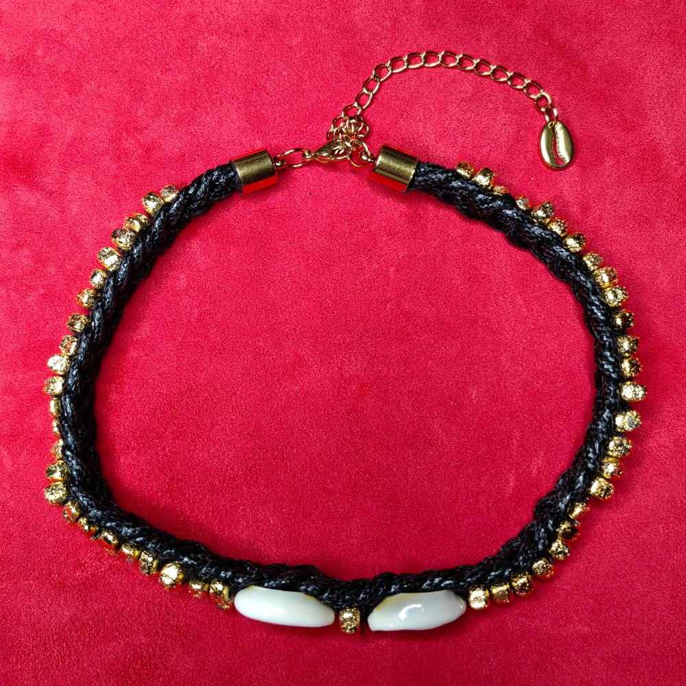 Collier Tressé — Pierres Volcaniques & Cauris