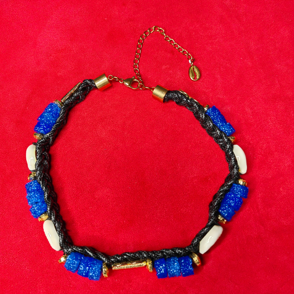 Collier Tressé — Verre Krobo Bleu & Perle Akan
