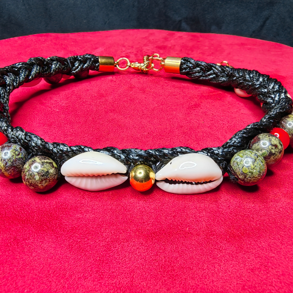 Collier Tressé — Perles de Dragon & Cauris Naturels