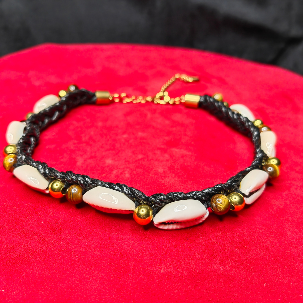 Collier Tressé — Œil de Tigre & Cauris Naturels