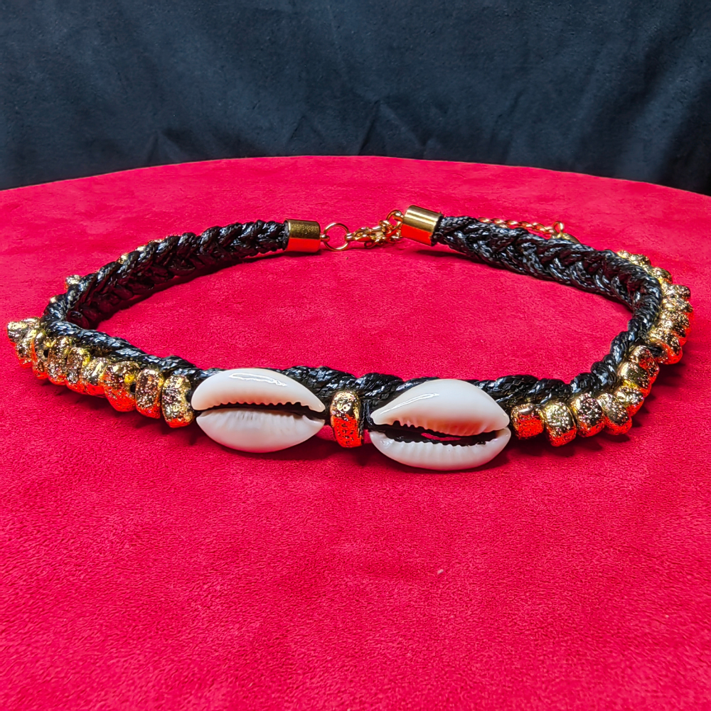 Collier Tressé — Pierres Volcaniques & Cauris