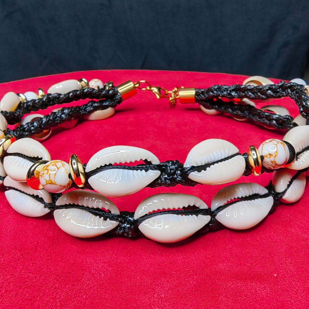 Collier Tressé Double Rangée — Howlite & Cauris