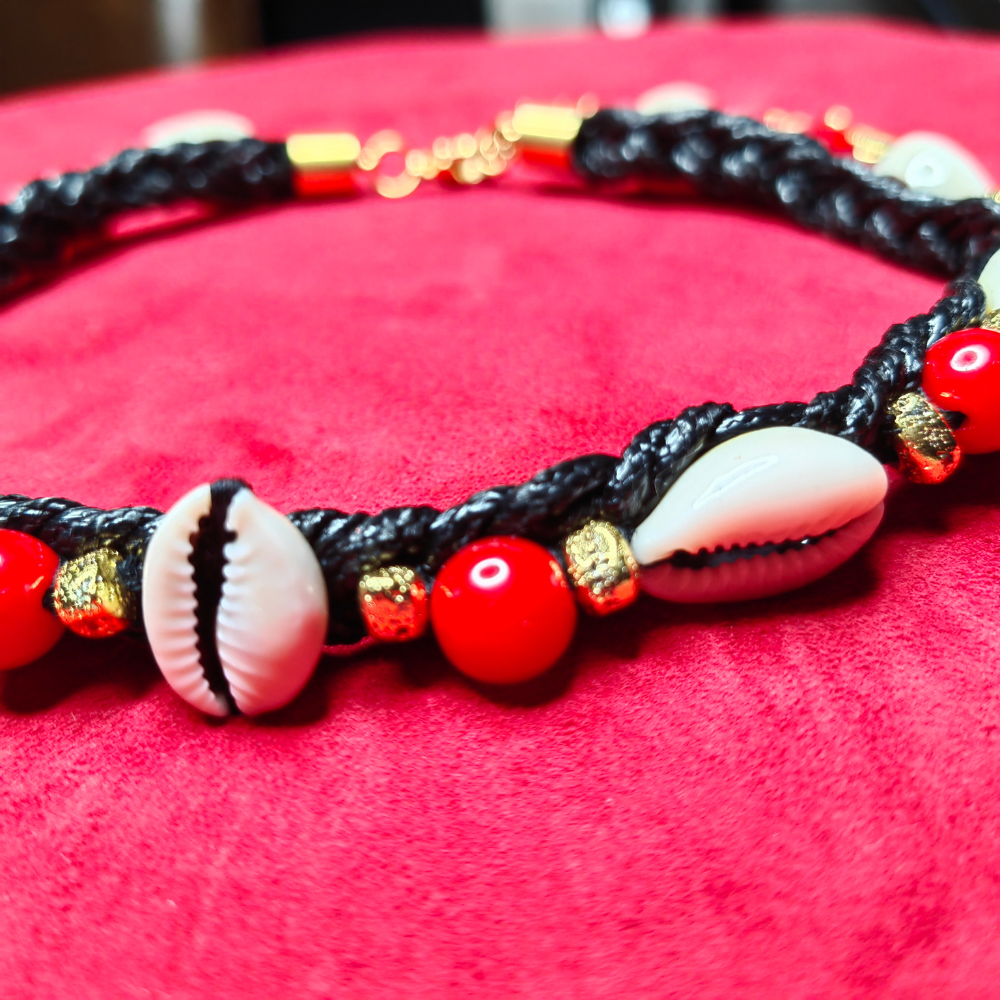 Collier Tressé  — Cauris & Corail Rouge