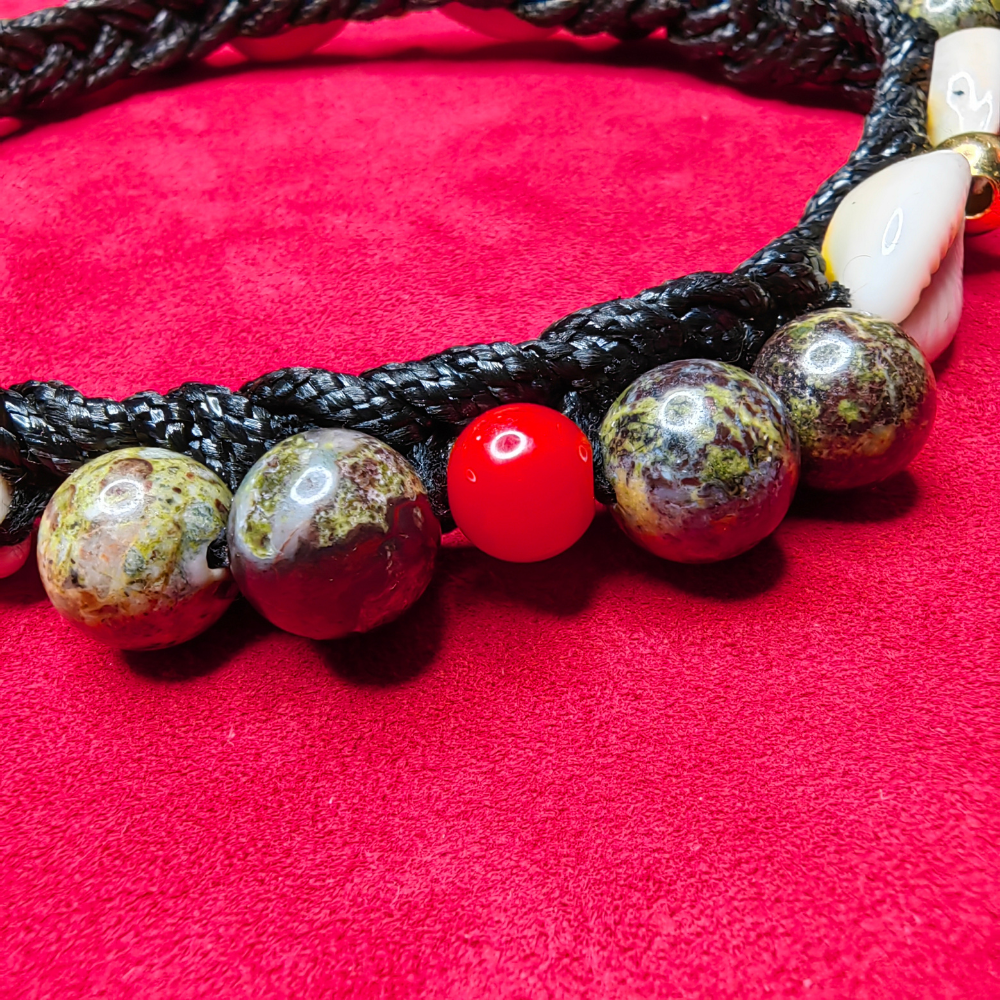Collier Tressé — Perles de Dragon & Cauris Naturels