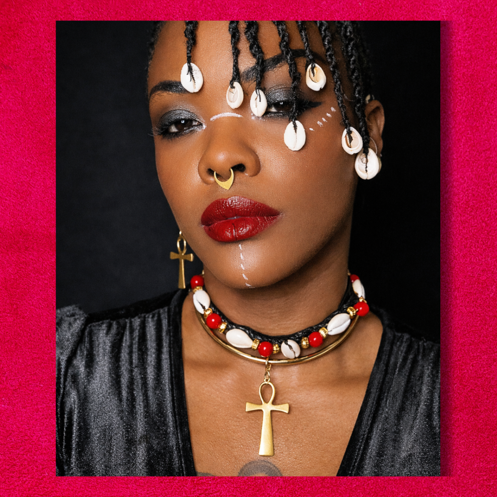 Collier Tressé  — Cauris & Corail Rouge