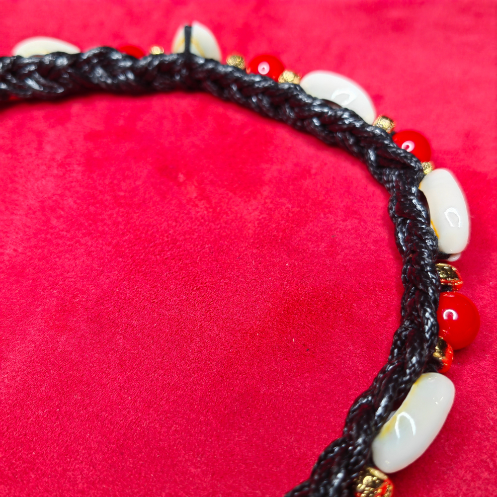 Collier Tressé  — Cauris & Corail Rouge