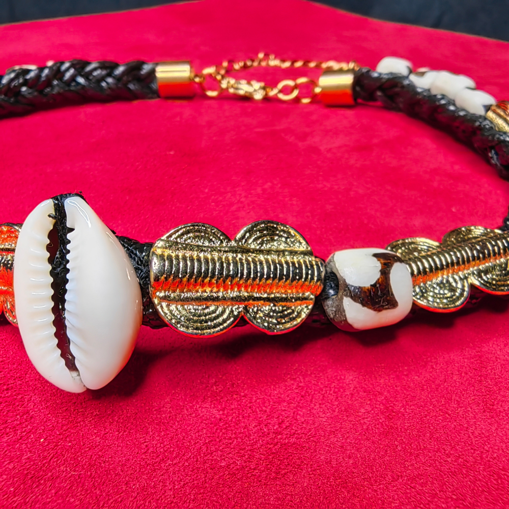 Collier Tressé — Perles Akan & Os de Corne