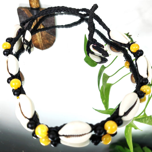 Collier en véritable cauris d'Afrique avec perles jaune et noir