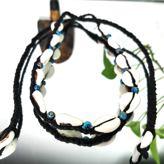 Collier en véritable cauris d'Afrique avec perles Malachite bleue