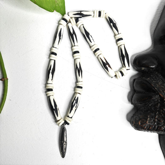 Collier en os de batik 'miskito'