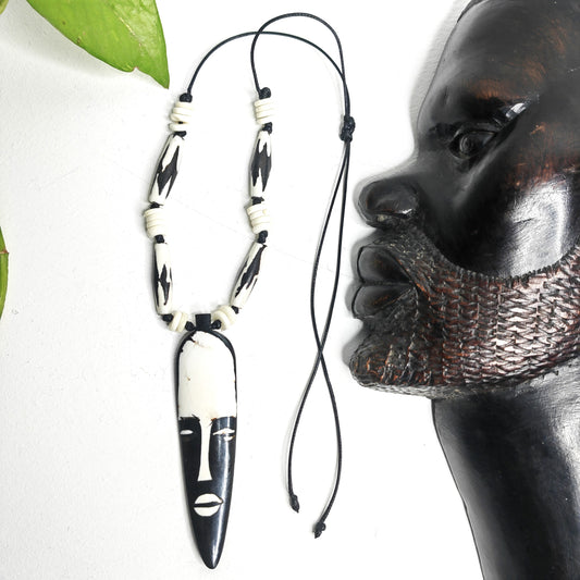 Collier en os de batik 'maska'