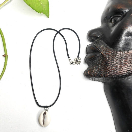 Collier avec 1 cauris d'Afrique