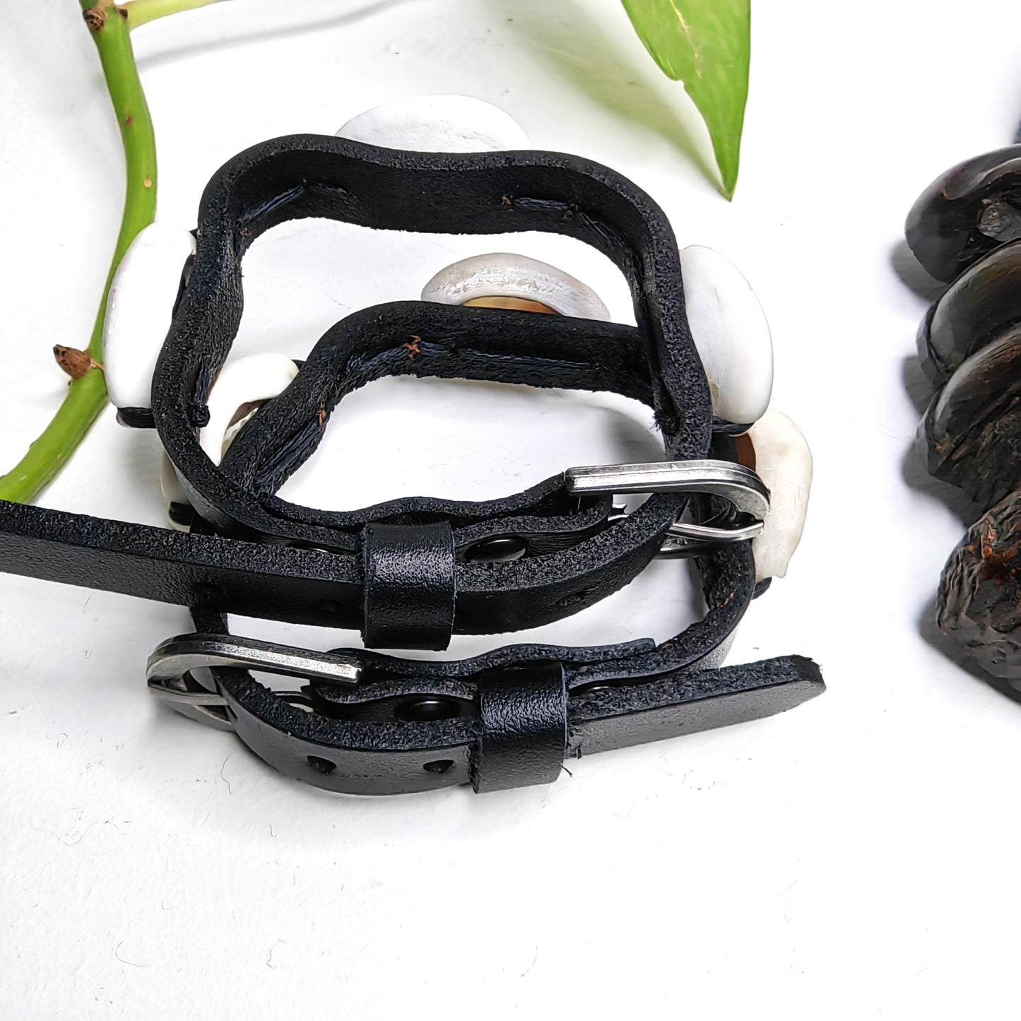 Lot de 2 bracelets en cuir et cauris (2 en 1)