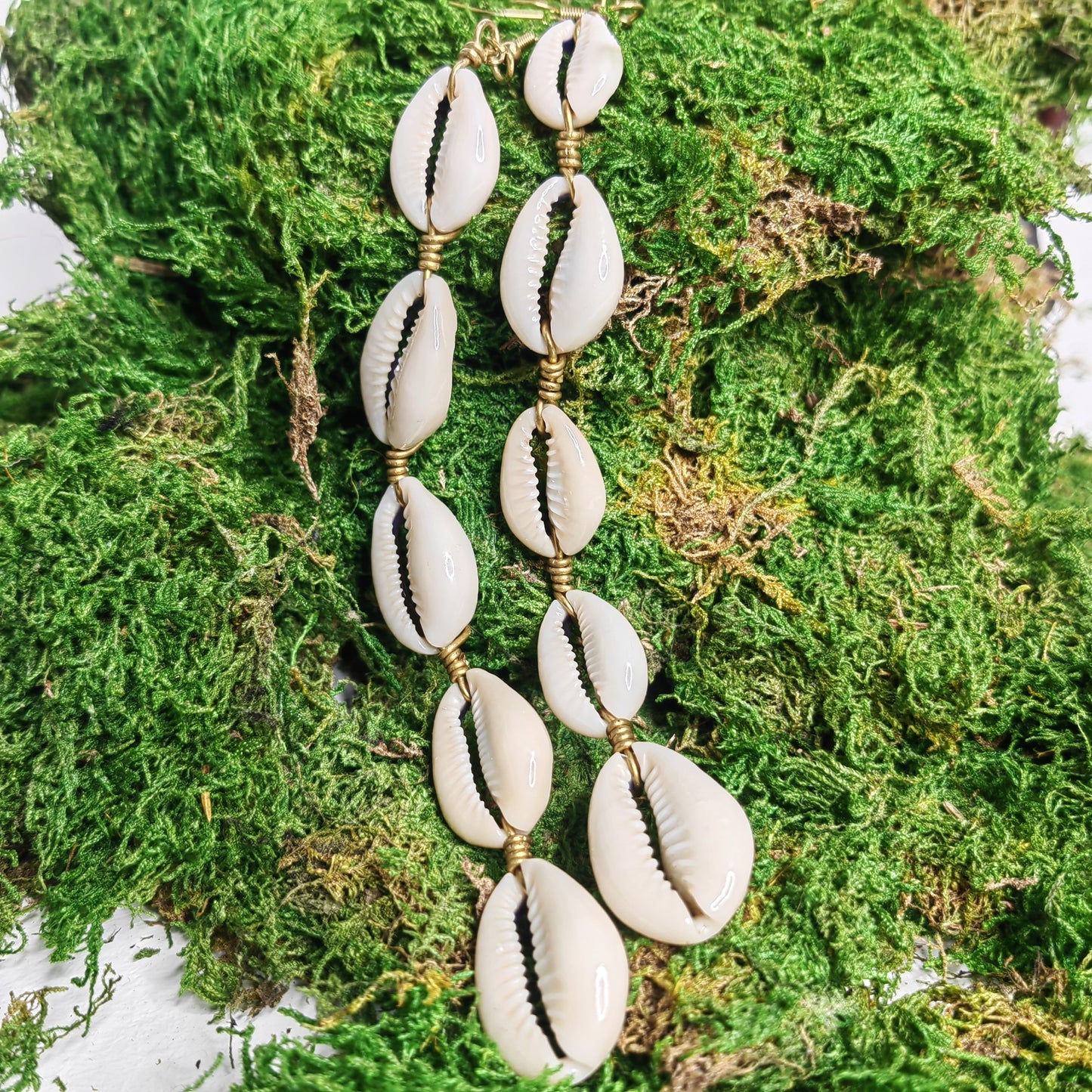 Boucle d'oreille "pendant cauri"