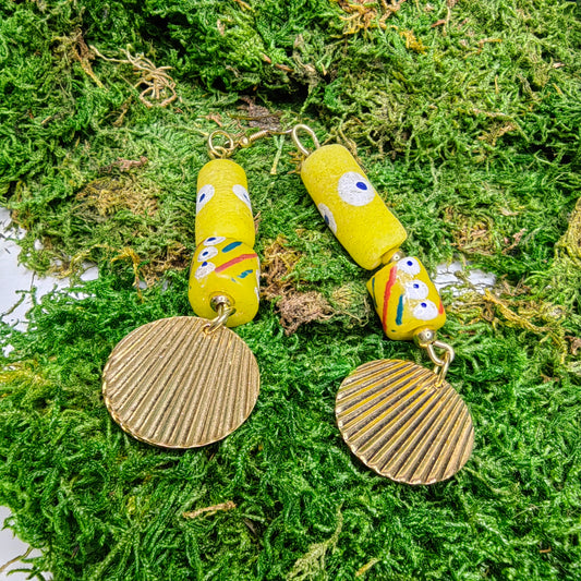 Boucle d'oreille "œil-jaune"
